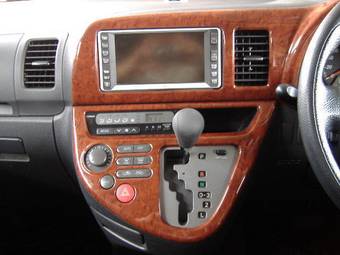 2003 Toyota Wish Pictures