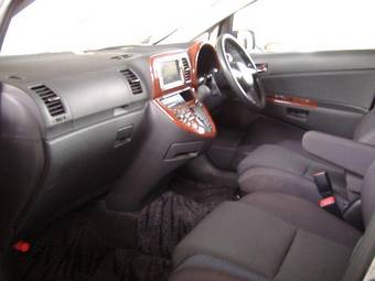 2003 Toyota Wish Pics