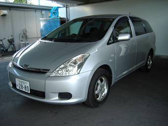 2003 Toyota Wish Pictures