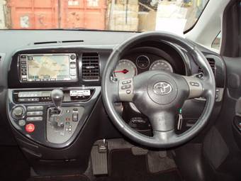 2003 Toyota Wish Photos