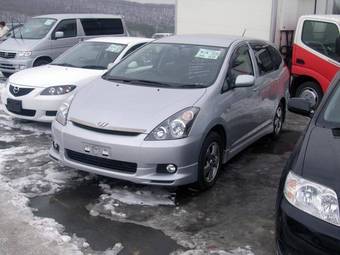 2003 Toyota Wish Photos