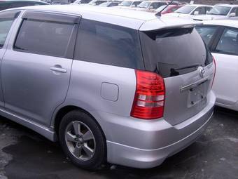 2003 Toyota Wish Photos