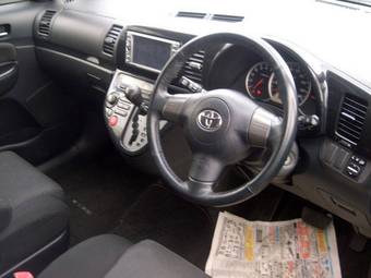 2003 Toyota Wish Photos