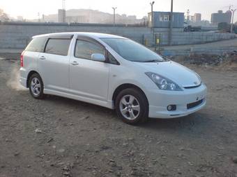 2003 Toyota Wish Photos