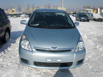 2003 Toyota Wish Images