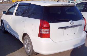 2003 Toyota Wish Photos