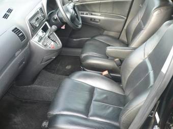 2003 Toyota Wish Pictures