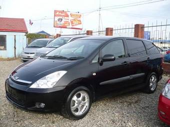 2003 Toyota Wish Pictures