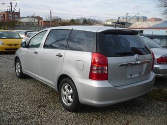 2003 Toyota Wish Photos