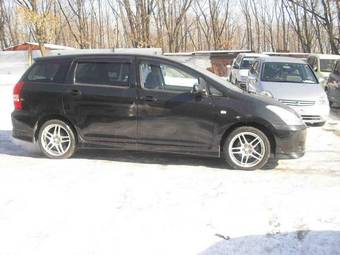 2003 Toyota Wish Pictures