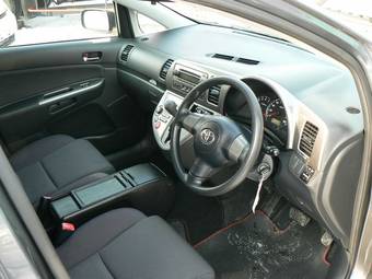 2003 Toyota Wish Pics