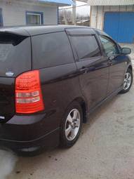 2003 Toyota Wish Photos