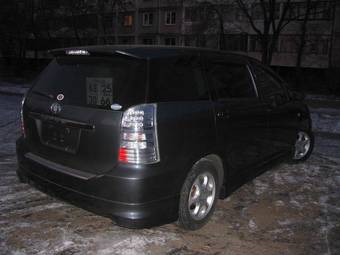 2003 Toyota Wish Photos