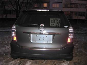 2003 Toyota Wish Pictures