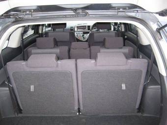 2003 Toyota Wish Photos