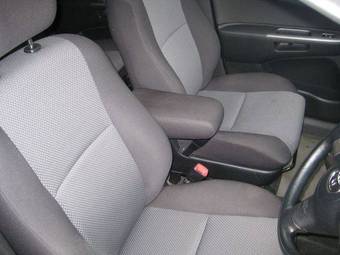 2003 Toyota Wish Images