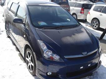 2003 Toyota Wish Photos
