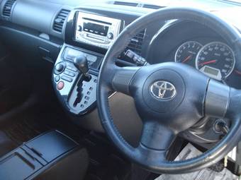 2003 Toyota Wish Pictures