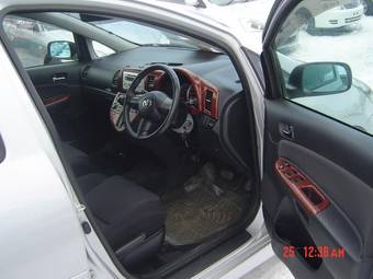 2003 Toyota Wish Photos