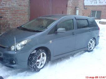 2003 Toyota Wish Photos