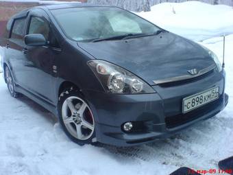 2003 Toyota Wish Photos