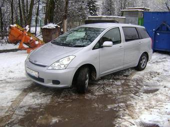 2003 Toyota Wish Photos