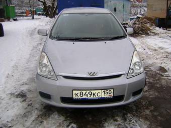 2003 Toyota Wish Pictures