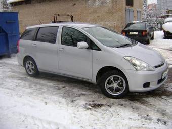 2003 Toyota Wish Photos