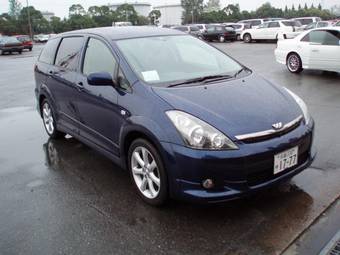 2003 Toyota Wish Photos