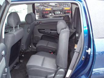 2003 Toyota Wish Pics