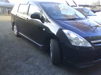 2003 Toyota Wish Pictures
