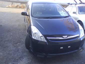 2003 Toyota Wish Photos