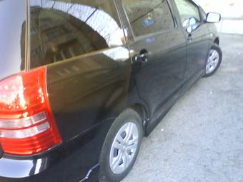 2003 Toyota Wish Images
