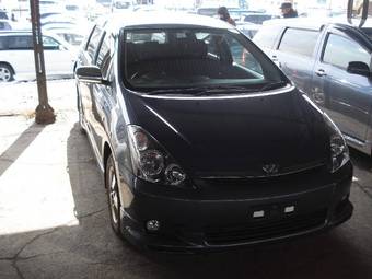 2003 Toyota Wish Pictures