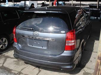 2003 Toyota Wish Pictures