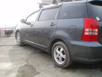 2003 Toyota Wish Photos