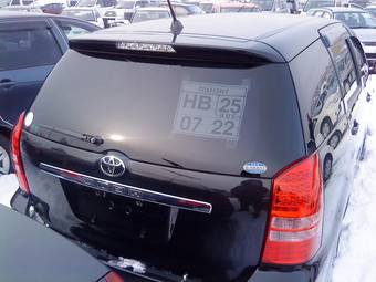 2003 Toyota Wish Pictures