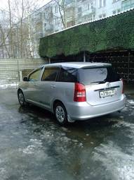 2003 Toyota Wish Pictures