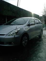 2003 Toyota Wish Wallpapers