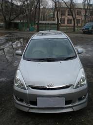 2003 Toyota Wish Photos