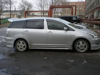 2003 Toyota Wish Pictures