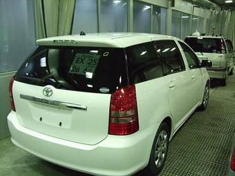 2003 Toyota Wish Photos