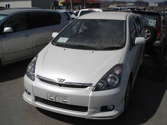 2003 Toyota Wish Pictures