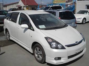 2003 Toyota Wish Pics