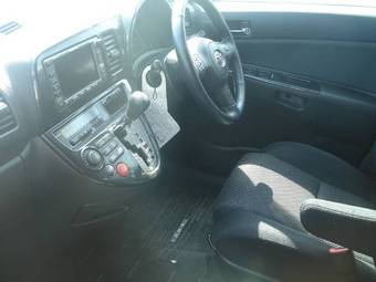 2003 Toyota Wish Pictures