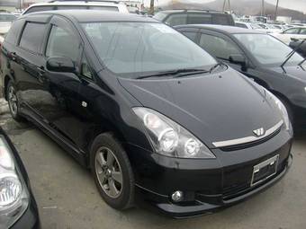 2003 Toyota Wish Photos