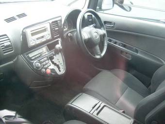 2003 Toyota Wish Pictures