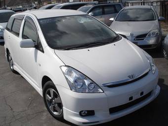 2003 Toyota Wish Pictures