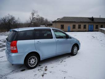 2003 Toyota Wish Photos