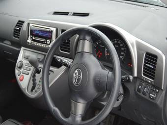 2003 Toyota Wish Wallpapers